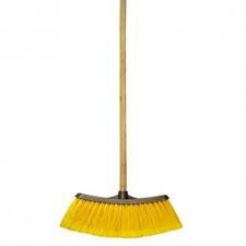 ESCOBA CON PALO ECONOMICA
