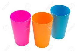 [3858] VASOS PLASTICOS PQT/3